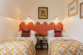 Pocket Cottage Tiny Historic Home Near Village Pubs